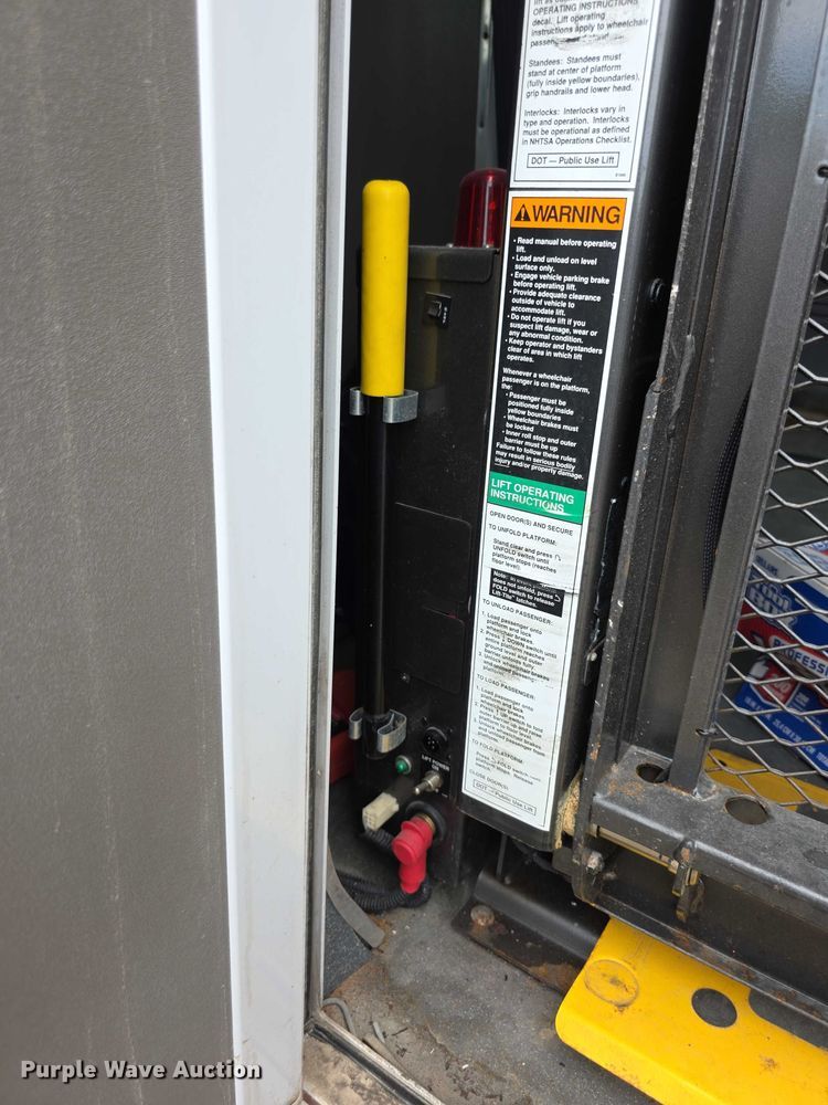 image for item EF3674 2010 Ford E350 Super Duty shuttle bus