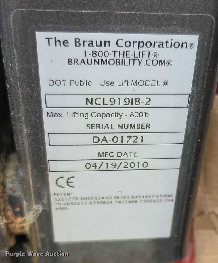 image for item EF3674 2010 Ford E350 Super Duty shuttle bus