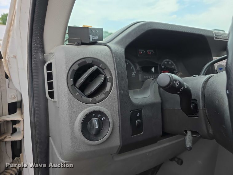 image for item EF3674 2010 Ford E350 Super Duty shuttle bus