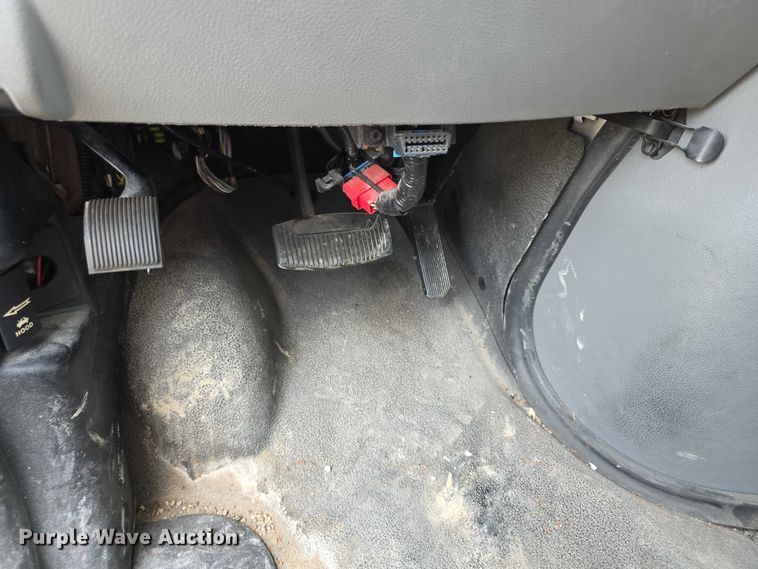 image for item EF3674 2010 Ford E350 Super Duty shuttle bus