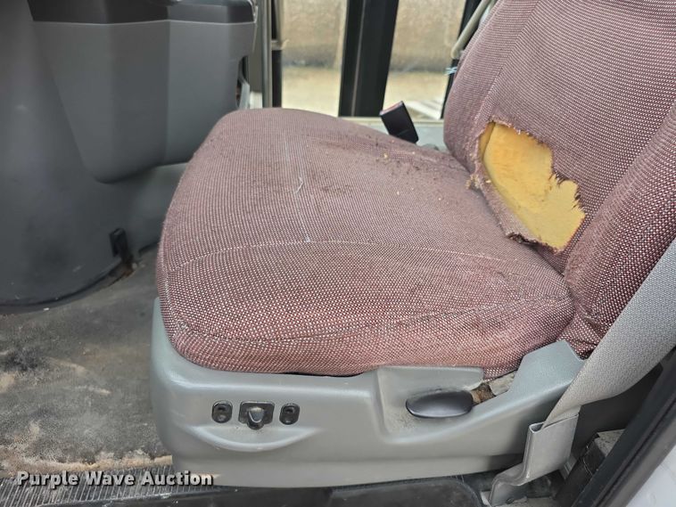 image for item EF3674 2010 Ford E350 Super Duty shuttle bus