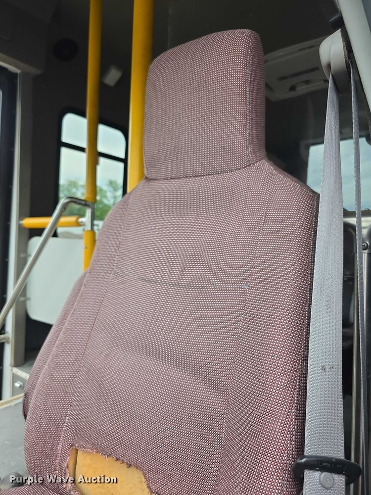 image for item EF3674 2010 Ford E350 Super Duty shuttle bus