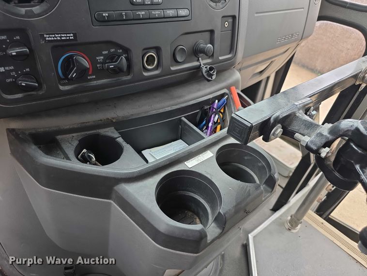 image for item EF3674 2010 Ford E350 Super Duty shuttle bus