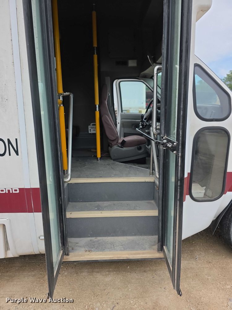 image for item EF3674 2010 Ford E350 Super Duty shuttle bus