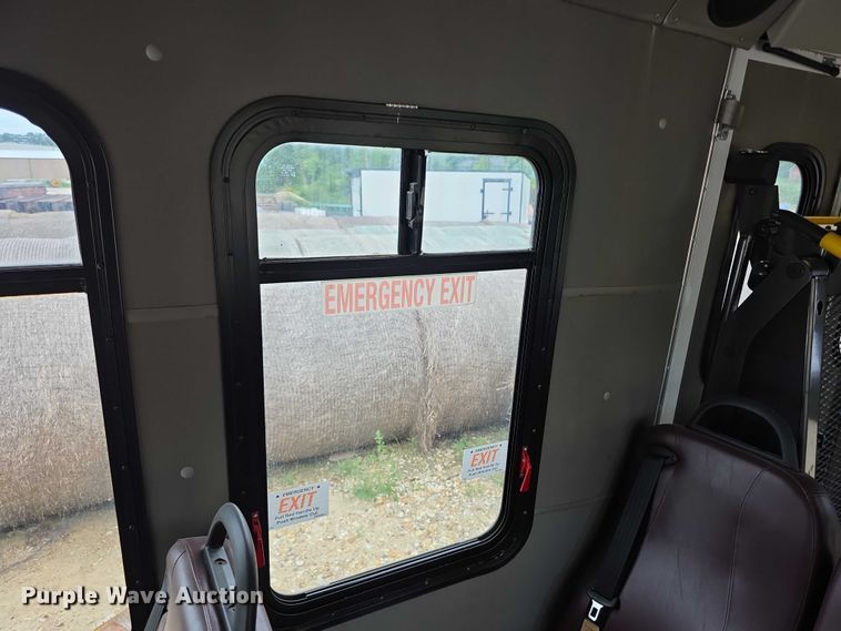 image for item EF3674 2010 Ford E350 Super Duty shuttle bus