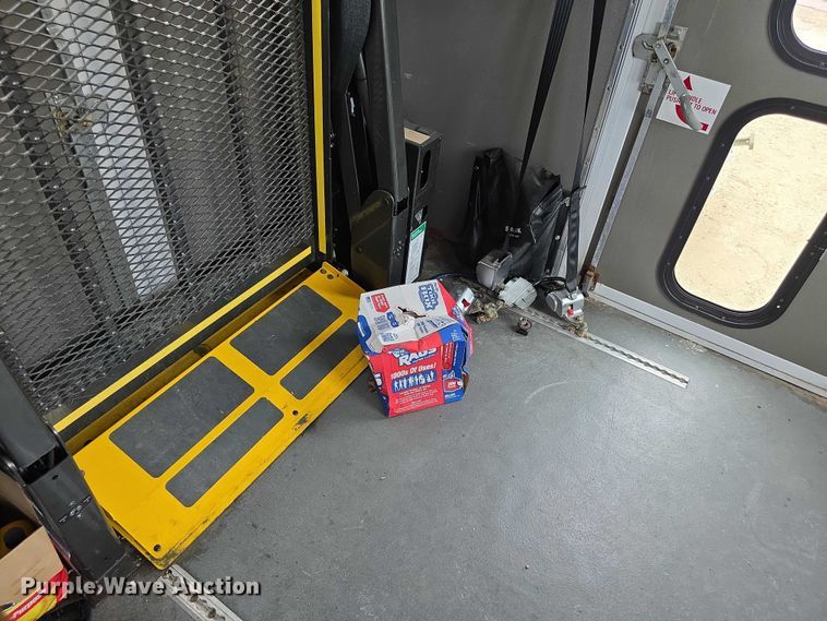 image for item EF3674 2010 Ford E350 Super Duty shuttle bus