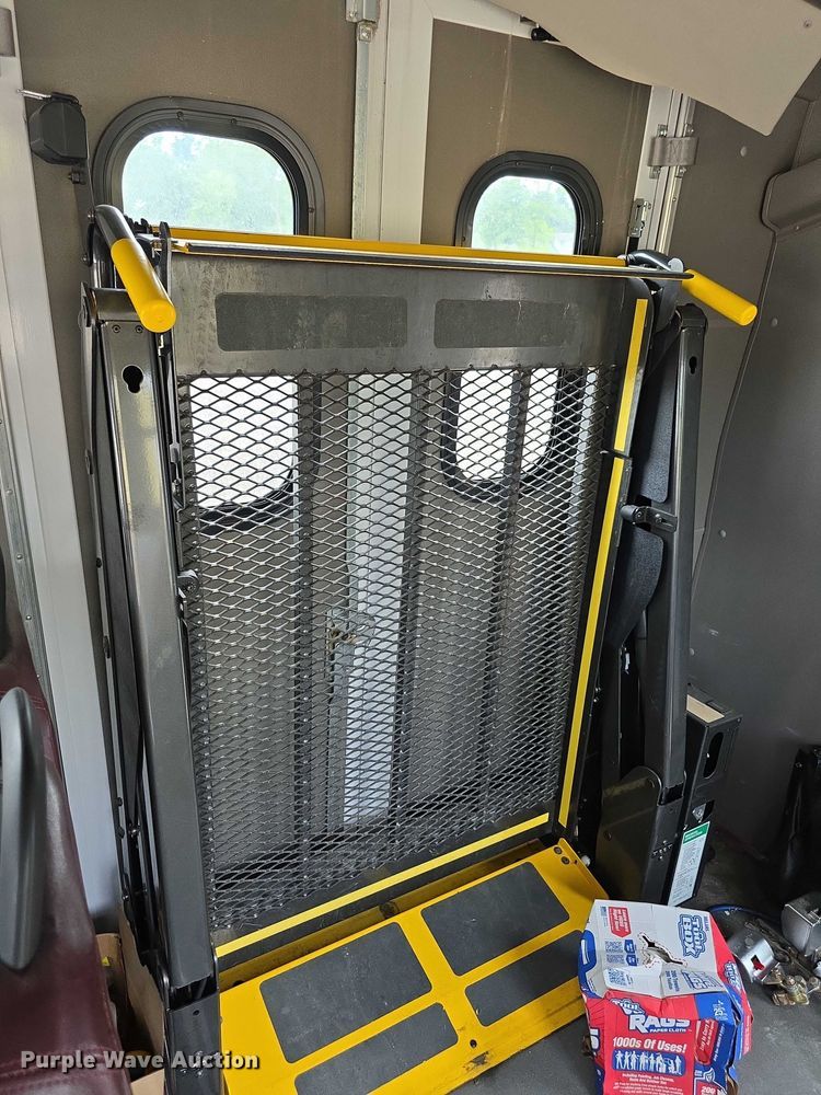 image for item EF3674 2010 Ford E350 Super Duty shuttle bus