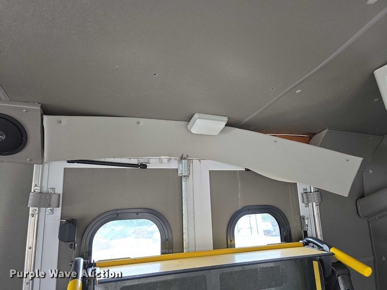 image for item EF3674 2010 Ford E350 Super Duty shuttle bus