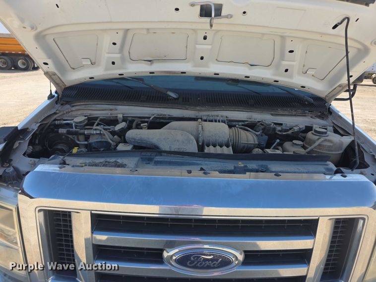 image for item EF3674 2010 Ford E350 Super Duty shuttle bus