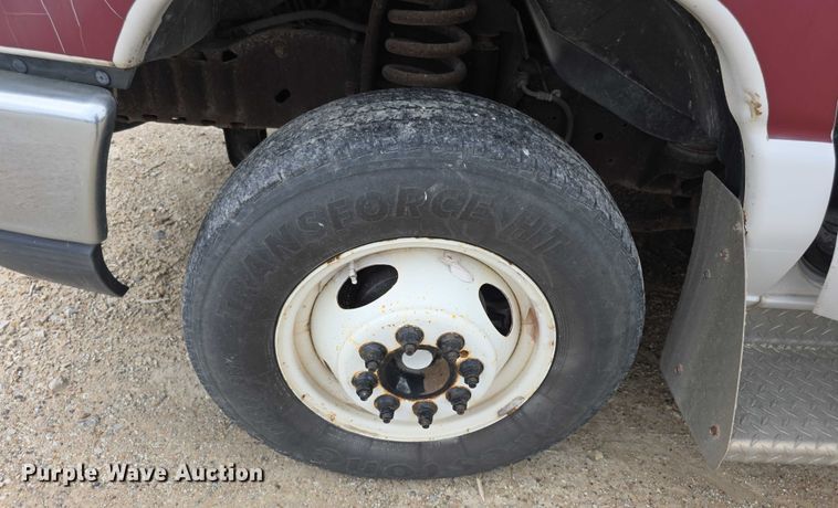 image for item EF3674 2010 Ford E350 Super Duty shuttle bus