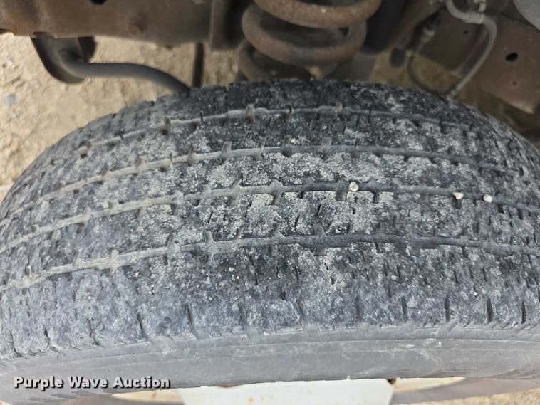 image for item EF3674 2010 Ford E350 Super Duty shuttle bus