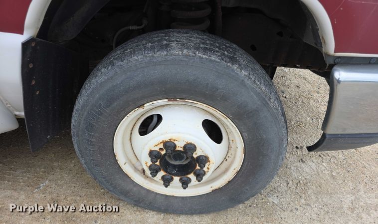 image for item EF3674 2010 Ford E350 Super Duty shuttle bus