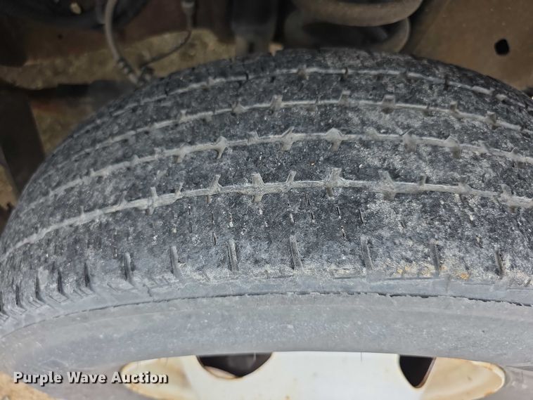 image for item EF3674 2010 Ford E350 Super Duty shuttle bus