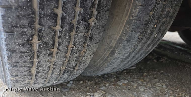 image for item EF3674 2010 Ford E350 Super Duty shuttle bus