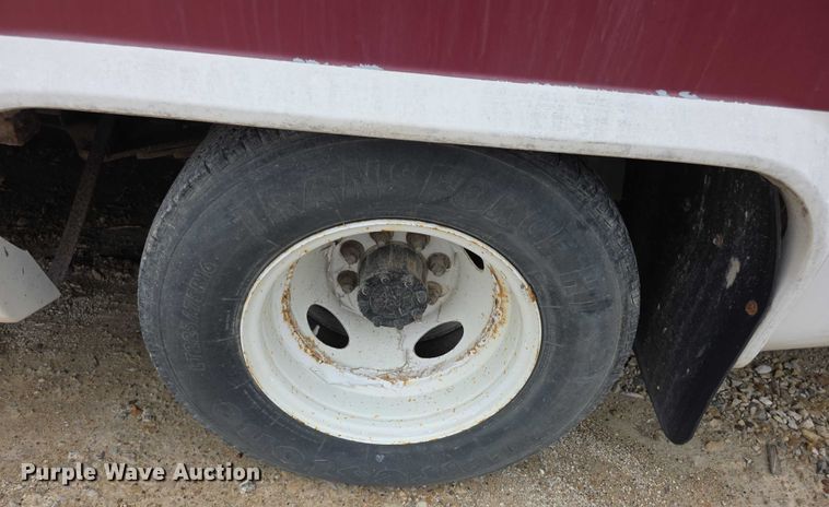 image for item EF3674 2010 Ford E350 Super Duty shuttle bus