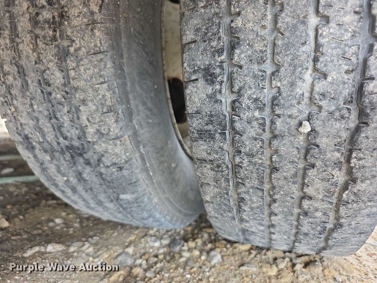 image for item EF3674 2010 Ford E350 Super Duty shuttle bus