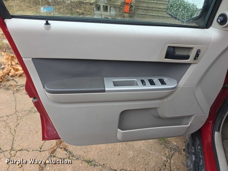 image for item EF3699 2010 Ford Escape XLT SUV