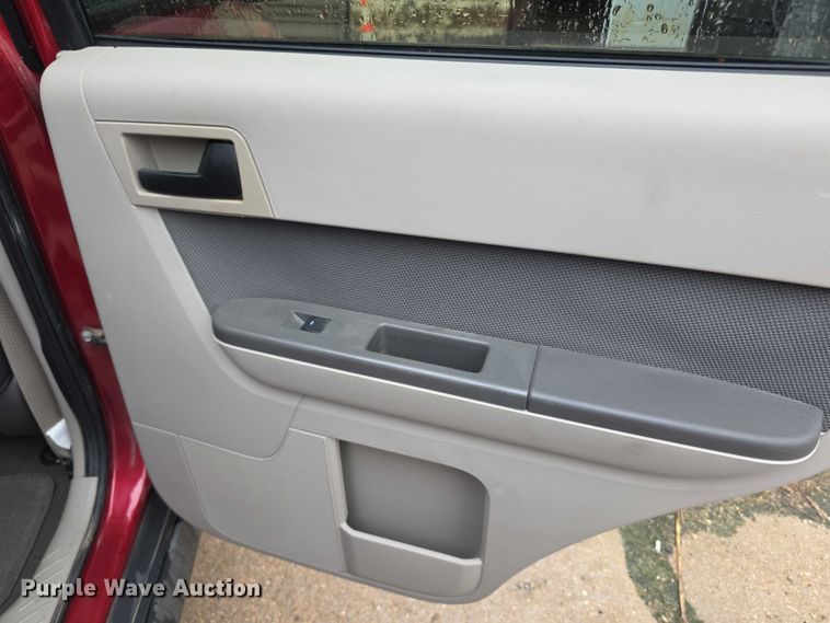 image for item EF3699 2010 Ford Escape XLT SUV