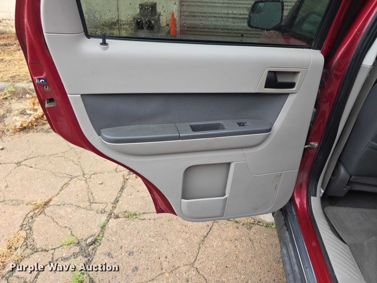 image for item EF3699 2010 Ford Escape XLT SUV