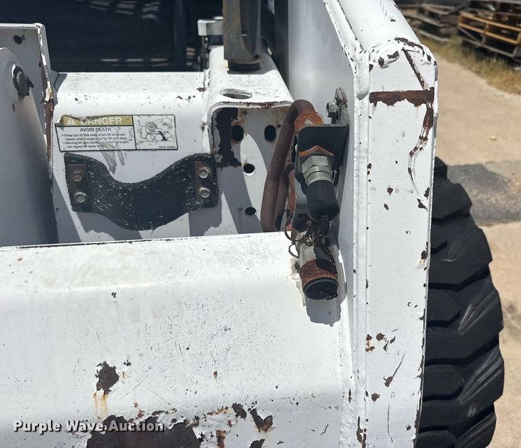 image for item EG8129 1994 Bobcat 853 MACH skid steer loader