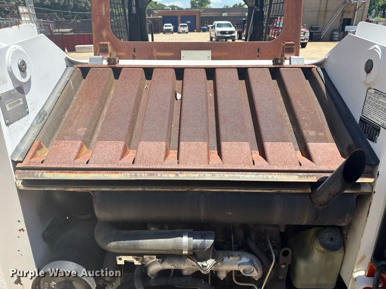 image for item EG8129 1994 Bobcat 853 MACH skid steer loader