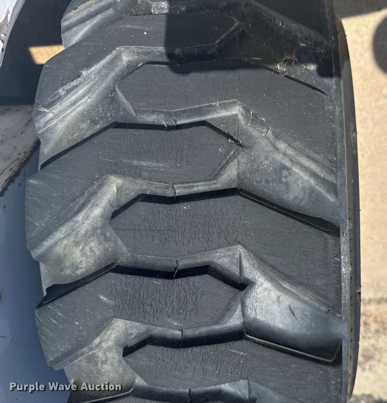 image for item EG8129 1994 Bobcat 853 MACH skid steer loader