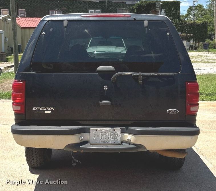 image for item EG8136 2001 Ford Expedition XLT SUV