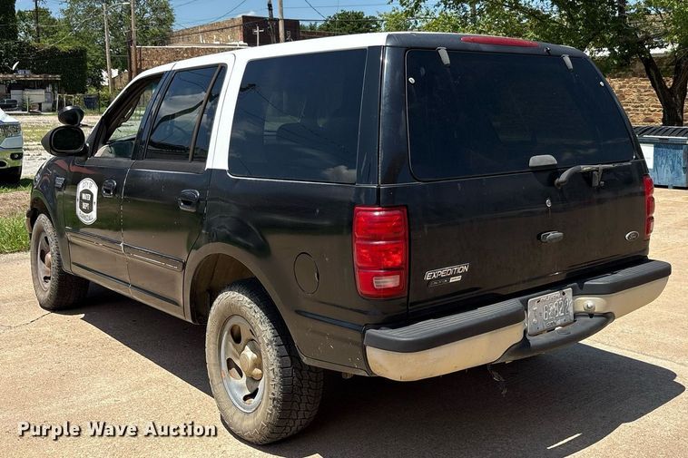 image for item EG8136 2001 Ford Expedition XLT SUV