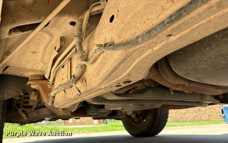 image for item EG8136 2001 Ford Expedition XLT SUV