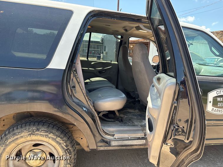 image for item EG8136 2001 Ford Expedition XLT SUV