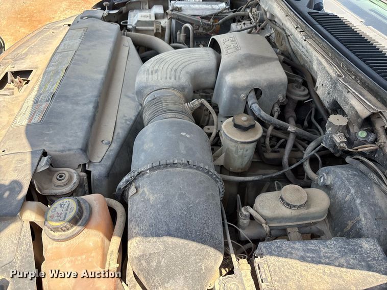 image for item EG8136 2001 Ford Expedition XLT SUV