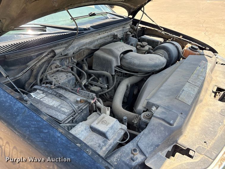 image for item EG8136 2001 Ford Expedition XLT SUV