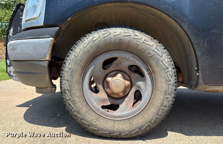 image for item EG8136 2001 Ford Expedition XLT SUV