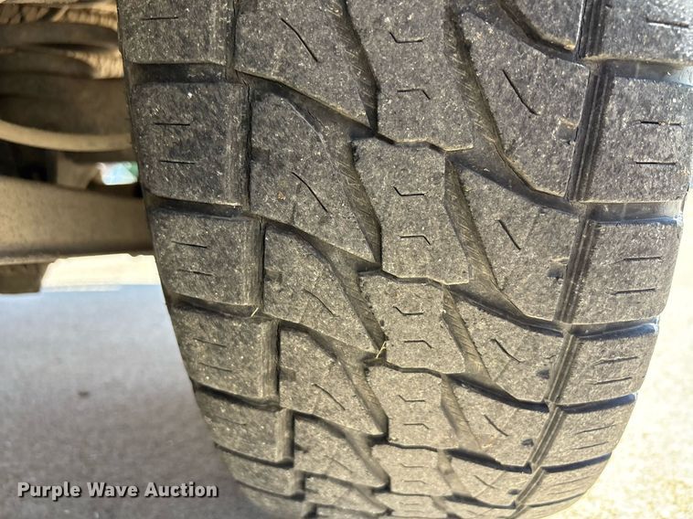 image for item EG8136 2001 Ford Expedition XLT SUV