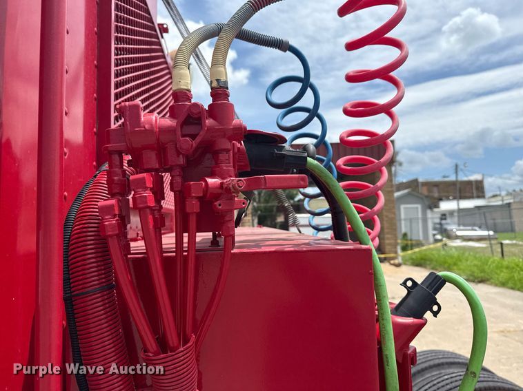 image for item EG8164 2007 Freightliner FLD120 semi truck