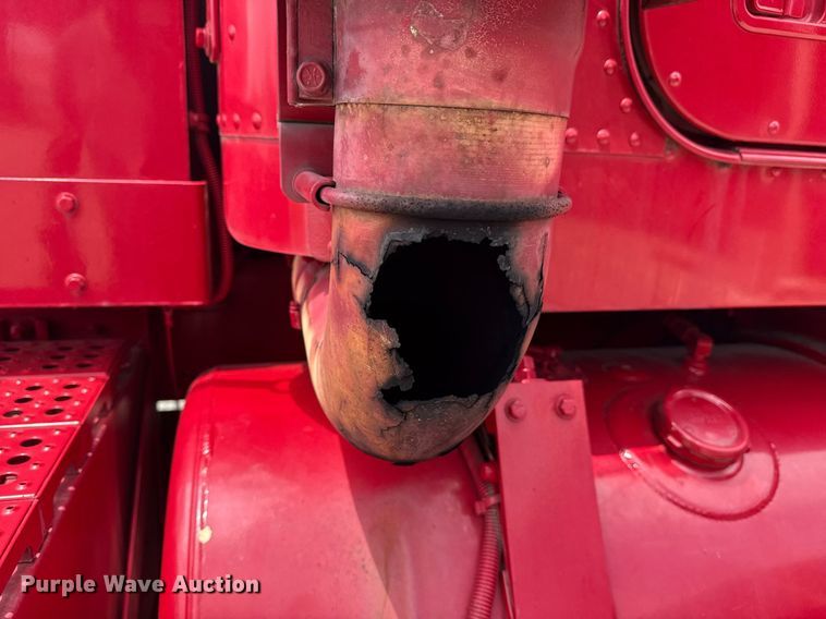 image for item EG8164 2007 Freightliner FLD120 semi truck