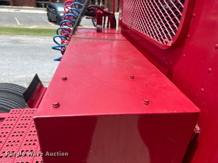 image for item EG8164 2007 Freightliner FLD120 semi truck