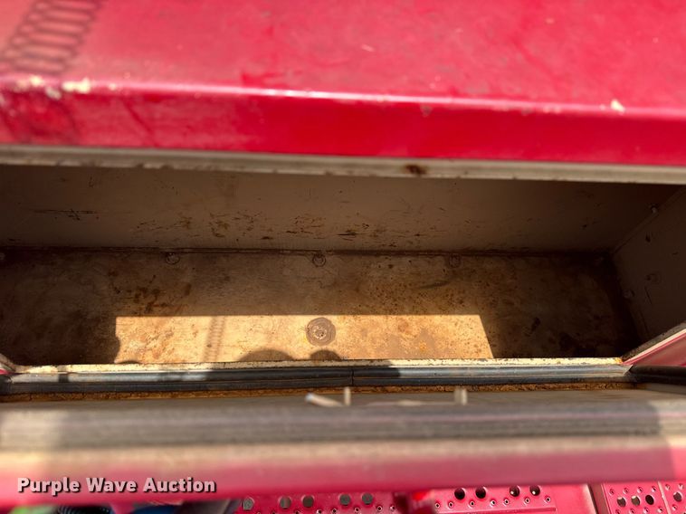 image for item EG8164 2007 Freightliner FLD120 semi truck