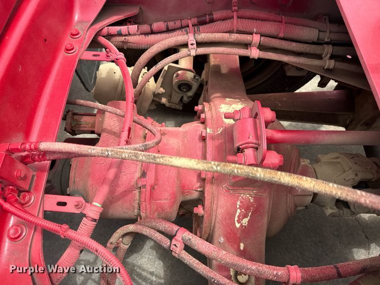 image for item EG8164 2007 Freightliner FLD120 semi truck