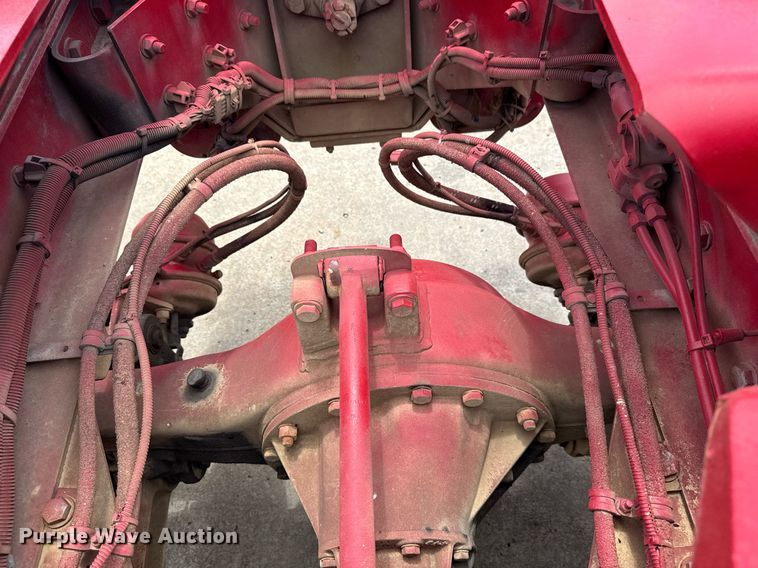 image for item EG8164 2007 Freightliner FLD120 semi truck