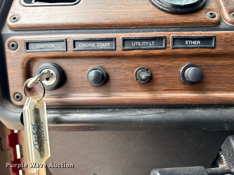 image for item EG8164 2007 Freightliner FLD120 semi truck