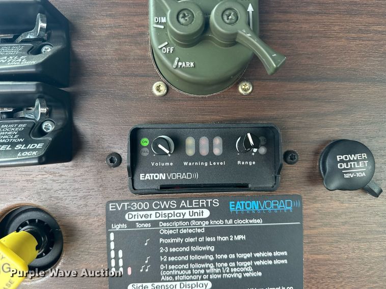 image for item EG8164 2007 Freightliner FLD120 semi truck