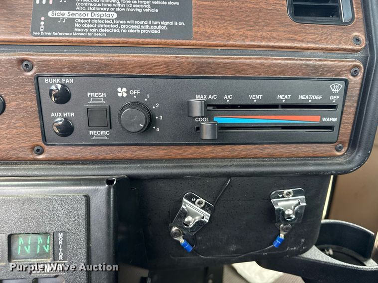 image for item EG8164 2007 Freightliner FLD120 semi truck