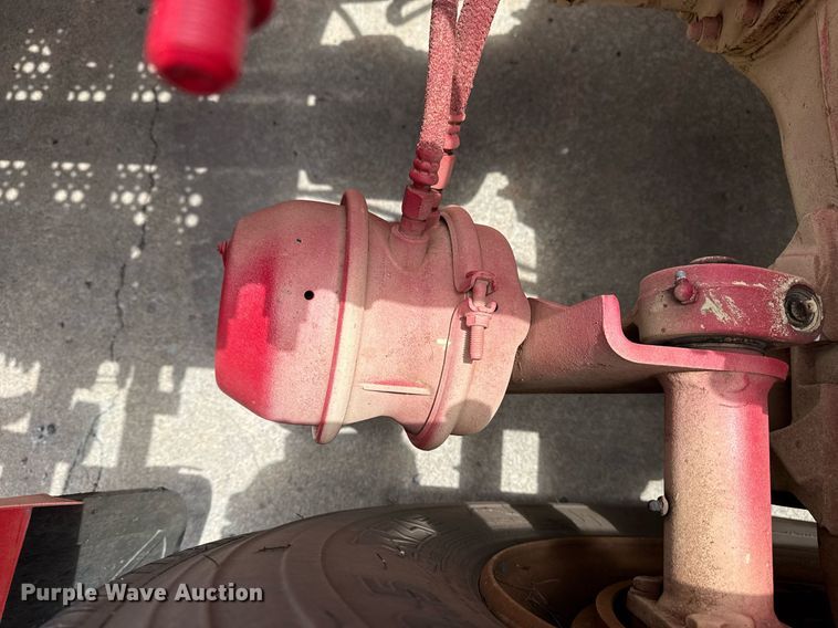 image for item EG8164 2007 Freightliner FLD120 semi truck