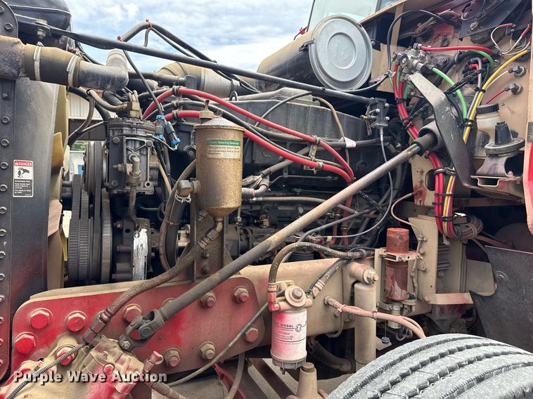 image for item EG8164 2007 Freightliner FLD120 semi truck