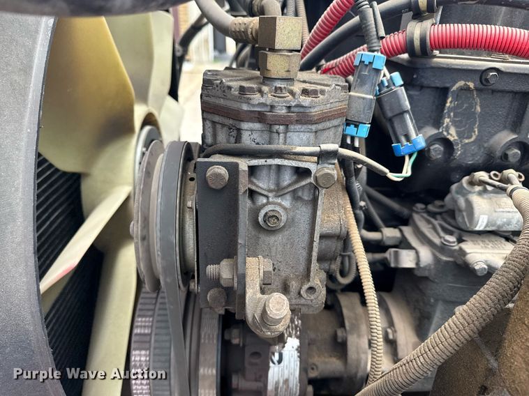 image for item EG8164 2007 Freightliner FLD120 semi truck