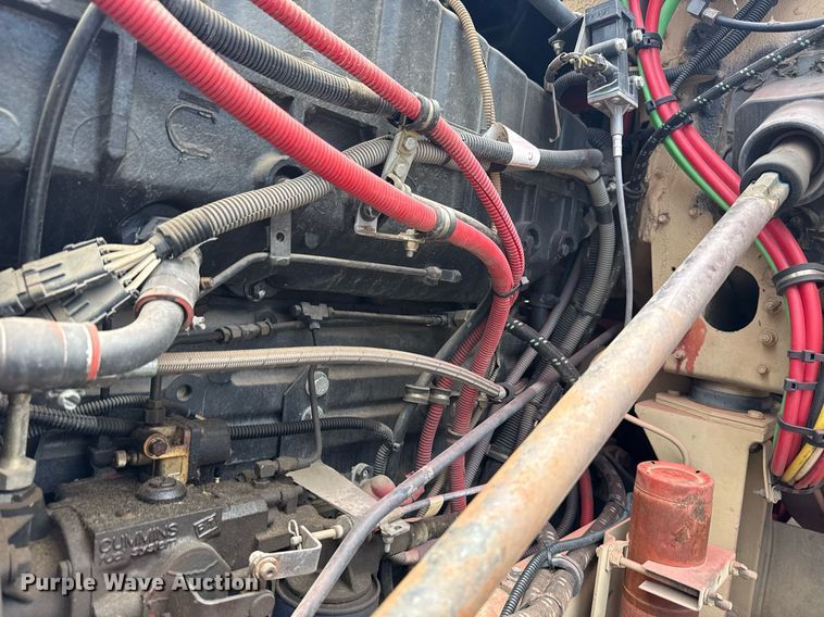 image for item EG8164 2007 Freightliner FLD120 semi truck