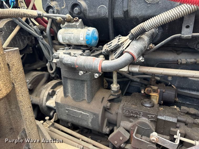 image for item EG8164 2007 Freightliner FLD120 semi truck