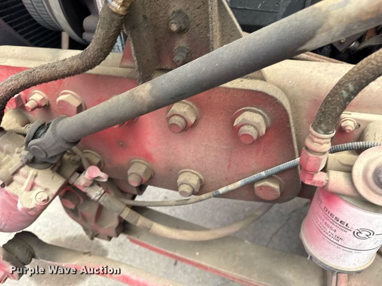 image for item EG8164 2007 Freightliner FLD120 semi truck