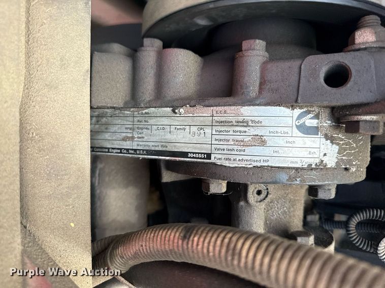 image for item EG8164 2007 Freightliner FLD120 semi truck